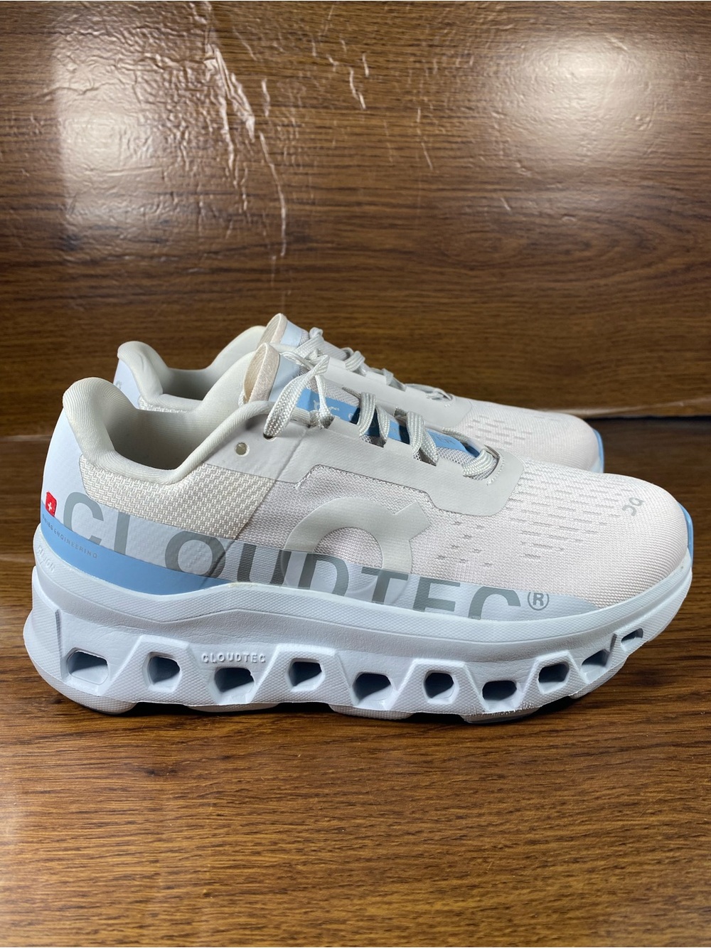 (Dupes) not real oncloud monster women’s shoe size 6 Please read